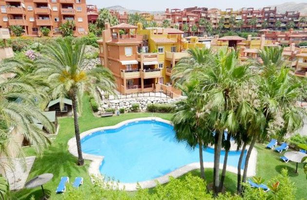 Foto 1 de Venta de piso nuevo en Cabo Pino - Reserva de Marbella de 2 habitaciones con piscina y jardín