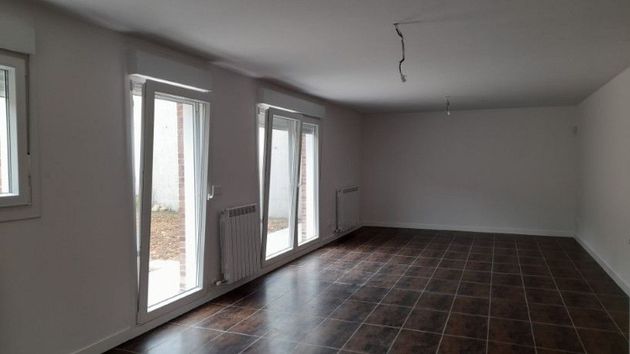 Foto 2 de Casa nova en venda a Yerri de 4 habitacions amb jardí i aire acondicionat
