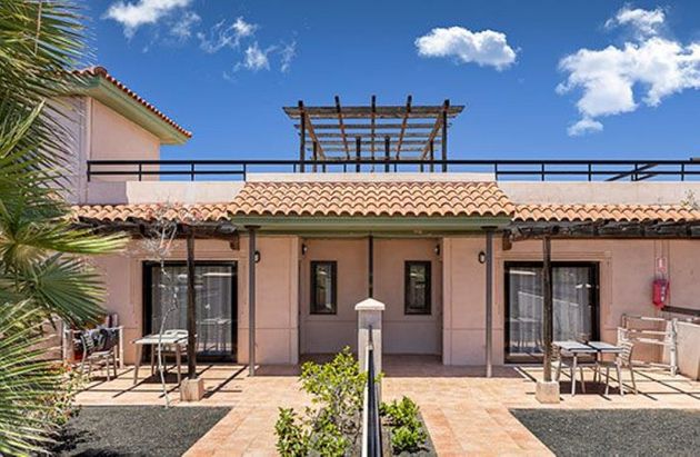 Foto 2 de Casa nueva en venta en Majanicho de 2 habitaciones con piscina y jardín