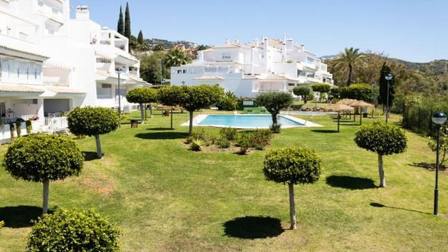Foto 1 de Pis nou en venda a Los Monteros - Bahía de Marbella de 2 habitacions amb piscina i jardí