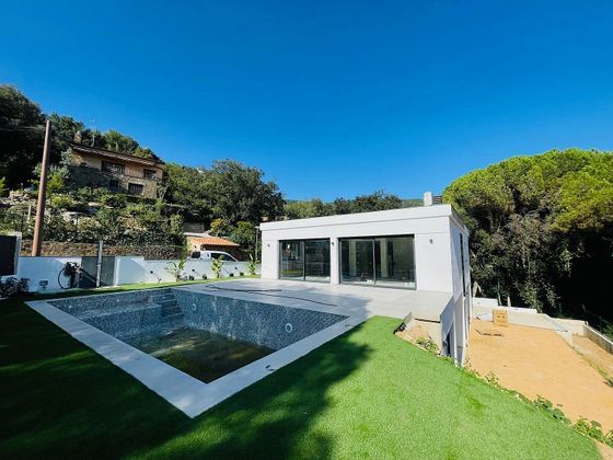 Foto 2 de Casa nova en venda a calle Del Montsià de 5 habitacions amb piscina i jardí