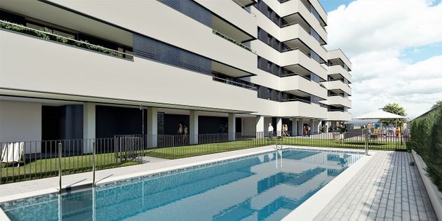 Foto 1 de Pis nou en venda a calle Libertad de 3 habitacions amb piscina i ascensor