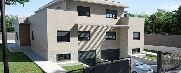 Foto 1 de Casa nova en venda a calle Urano de 4 habitacions i 197 m²