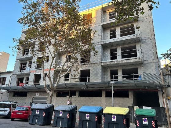 Foto 1 de Venta de piso nuevo en calle Benet Pons i Fàbregues de 2 habitaciones con aire acondicionado y ascensor