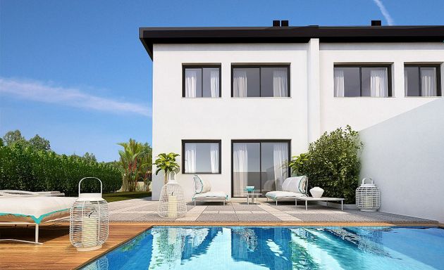 Foto 2 de Casa nova en venda a urbanización Alegrías Mirasierra Cerralba de 3 habitacions amb piscina i jardí