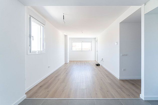 Foto 1 de Venta de piso nuevo en calle Generalitat de 3 habitaciones con piscina y aire acondicionado