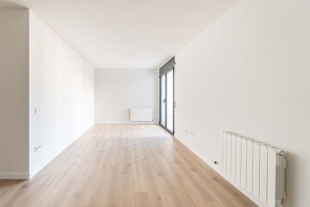 Foto 1 de Venta de piso nuevo en calle Miquel Vives de 2 habitaciones con ascensor