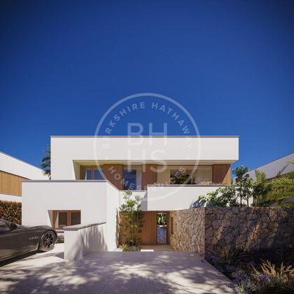 Foto 1 de Casa nueva en venta en Vallpineda - Santa Bàrbara de 5 habitaciones con piscina y jardín