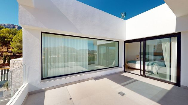 Foto 2 de Casa nueva en venta en calle Rei Jaume I de 3 habitaciones con piscina y jardín