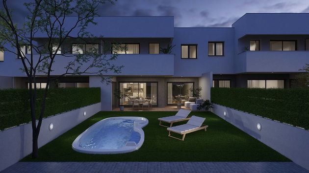 Foto 1 de Casa nova en venda a calle Hecho & Canfranc de 5 habitacions amb piscina i jardí