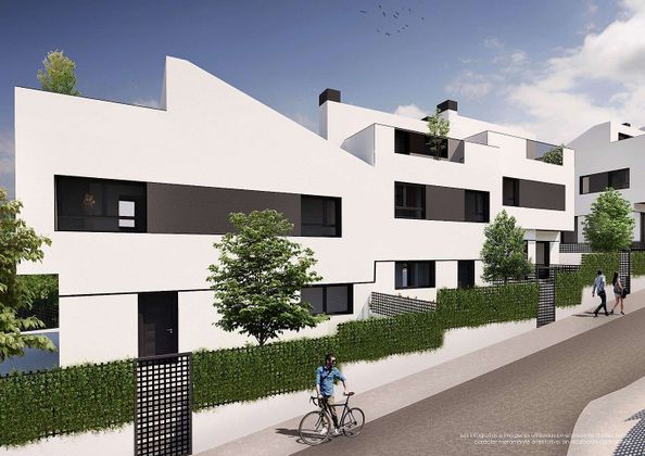 Foto 1 de Casa nova en venda a calle Julian Garaizar de 3 habitacions amb jardí