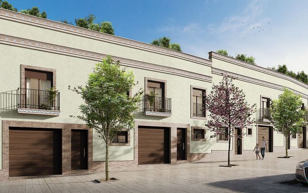 Foto 1 de Casa nova en venda a calle Arahal de 4 habitacions i 140 m²