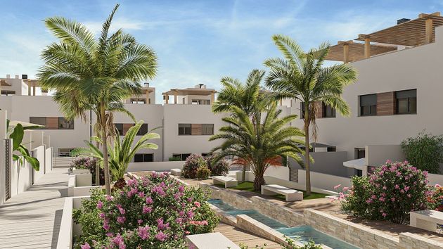 Foto 2 de Casa nova en venda a calle De Torrecárdenas de 4 habitacions amb piscina