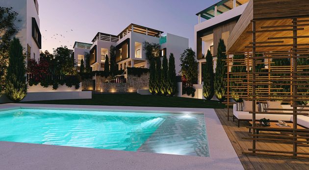 Foto 1 de Casa nueva en venta en calle De la Cossa de 6 habitaciones con piscina y jardín