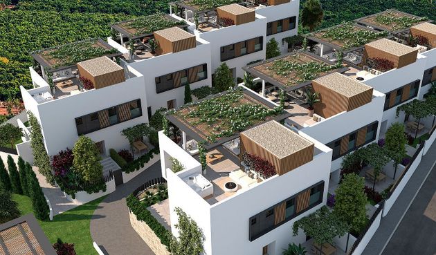 Foto 2 de Casa nova en venda a calle De la Cossa de 6 habitacions amb piscina i jardí