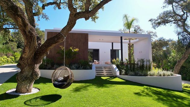 Foto 2 de Casa nova en venda a calle Escorial de 6 habitacions amb piscina i jardí