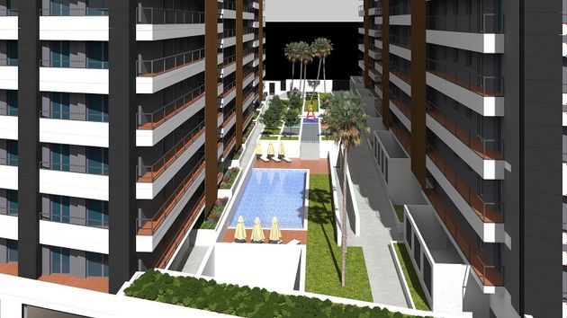 Foto 1 de Venta de piso nuevo en calle De Las Alpujarras de 3 habitaciones con piscina y jardín