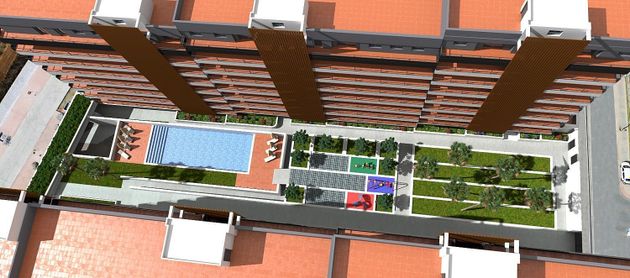 Foto 1 de Venta de piso nuevo en calle De Las Alpujarras de 2 habitaciones con piscina y jardín
