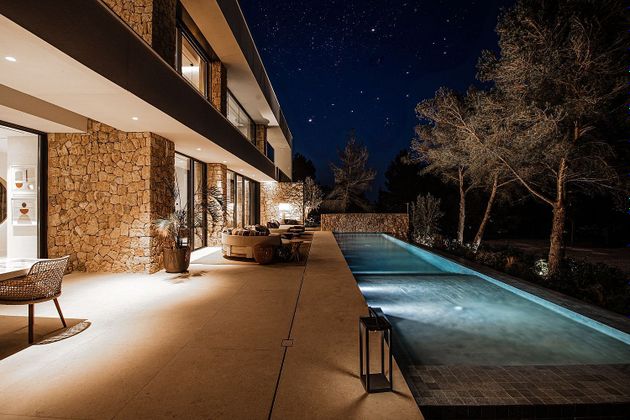 Foto 2 de Casa nova en venda a calle Can Ros de 4 habitacions amb piscina i jardí