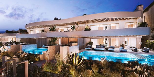 Foto 1 de Pis nou en venda a calle Playas Andaluzas de 3 habitacions amb piscina i jardí