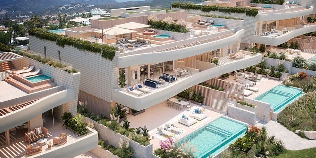 Foto 1 de Casa nova en venda a calle Playas Andaluzas de 3 habitacions amb piscina i jardí