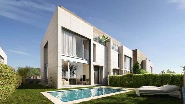 Foto 1 de Casa nova en venda a calle Marcelino Santuola de 4 habitacions amb jardí