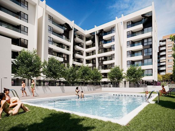 Foto 1 de Venta de piso nuevo en calle Chatellerault de 4 habitaciones con piscina y aire acondicionado
