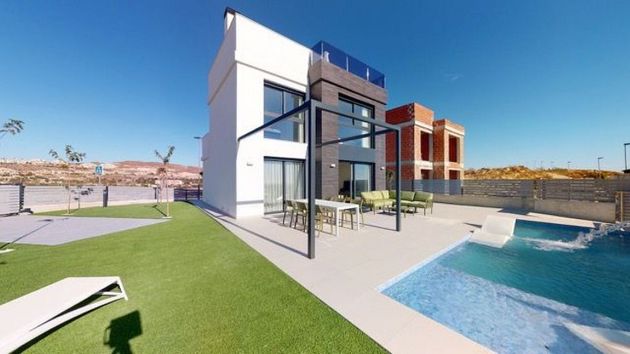 Foto 1 de Venta de casa nueva en calle Partida Cotoveta de 3 habitaciones con piscina y jardín