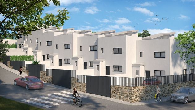 Foto 2 de Venta de casa nueva en calle De Naquera de 4 habitaciones con piscina y jardín