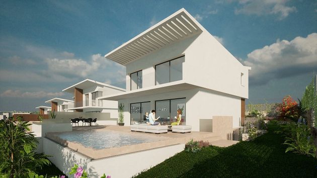 Foto 1 de Venta de casa nueva en urbanización Lagar Martel de 5 habitaciones con piscina y jardín