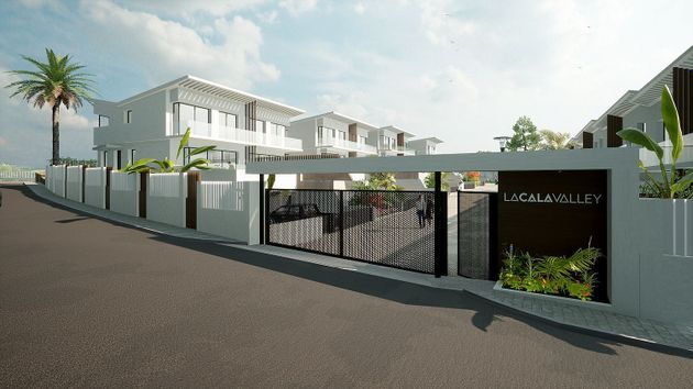 Foto 1 de Venta de casa nueva en urbanización Lagar Martel de 4 habitaciones con piscina y jardín