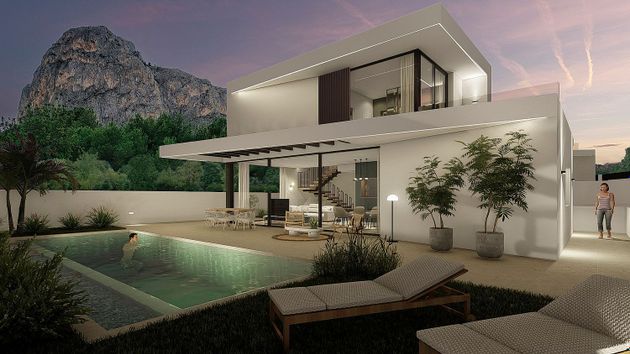 Foto 1 de Casa nova en venda a calle Solana de 3 habitacions amb piscina i jardí