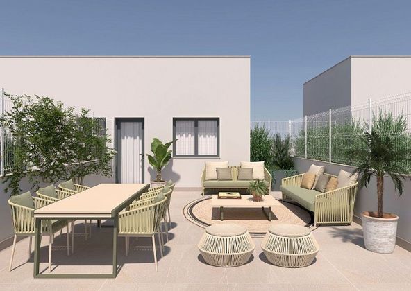 Foto 1 de Casa nueva en venta en calle De Almensilla de 3 habitaciones con jardín y aire acondicionado