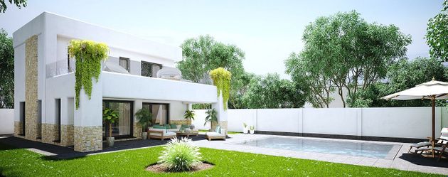 Foto 2 de Casa nova en venda a calle Huerta Nueva de 3 habitacions amb piscina i jardí