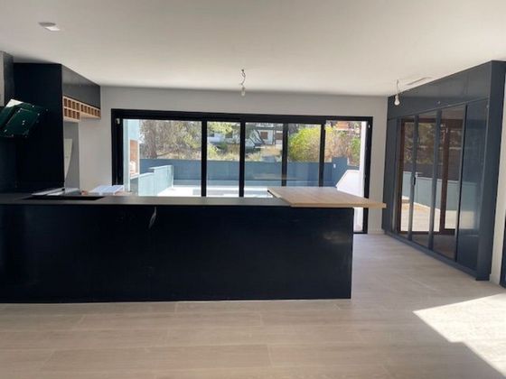 Foto 2 de Casa nueva en venta en calle Sierra Calderona de 4 habitaciones con piscina y jardín
