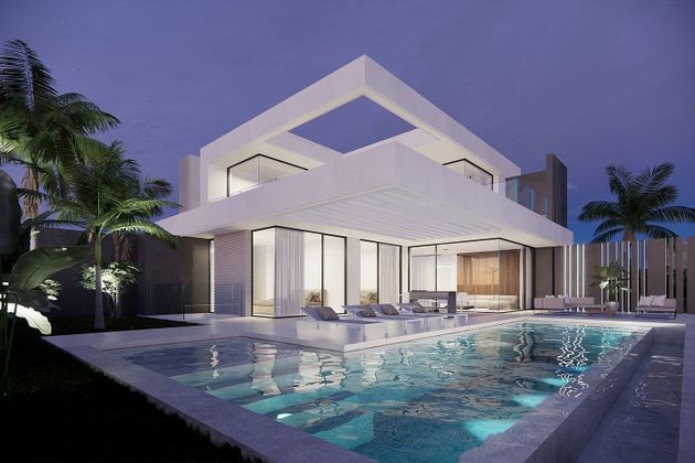 Foto 1 de Casa nova en venda a calle Navarra de 4 habitacions amb piscina i aire acondicionat
