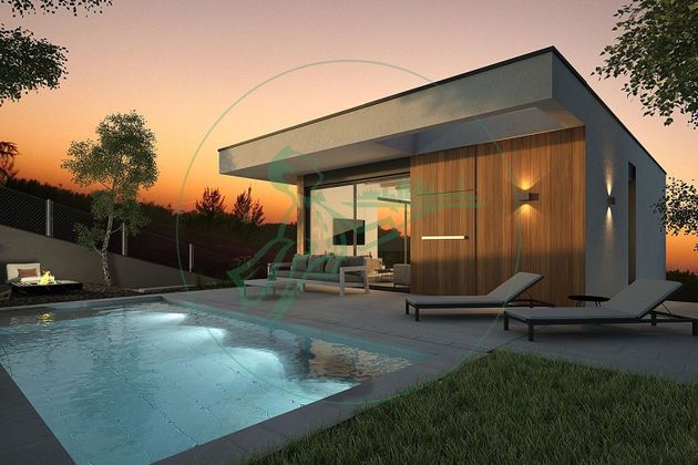 Foto 1 de Casa nova en venda a calle Pere Planas de 4 habitacions amb piscina i jardí