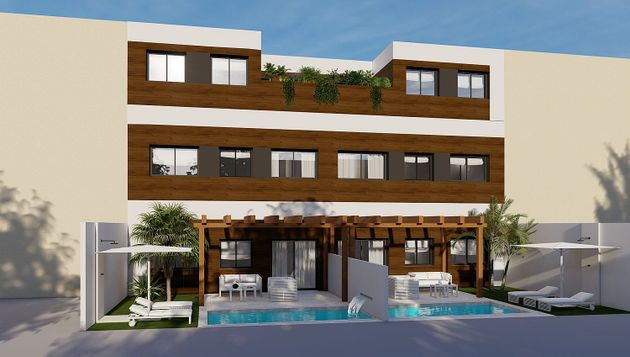 Foto 2 de Piso nuevo en venta en calle Del Río de 2 habitaciones con piscina y jardín