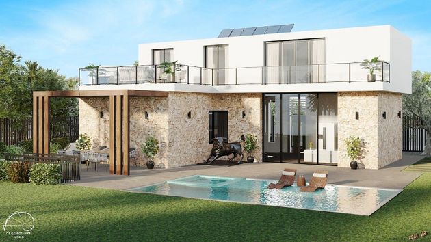 Foto 1 de Casa nueva en venta en calle Forn de Calç de 3 habitaciones con piscina y jardín