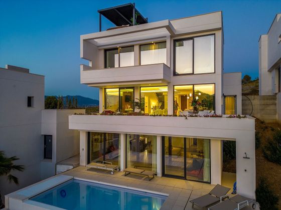 Foto 1 de Casa nova en venda a urbanización Cala Golf Parcela de 4 habitacions amb piscina