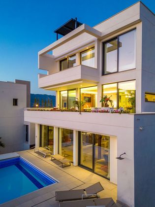 Foto 2 de Casa nova en venda a urbanización Cala Golf Parcela de 4 habitacions amb piscina