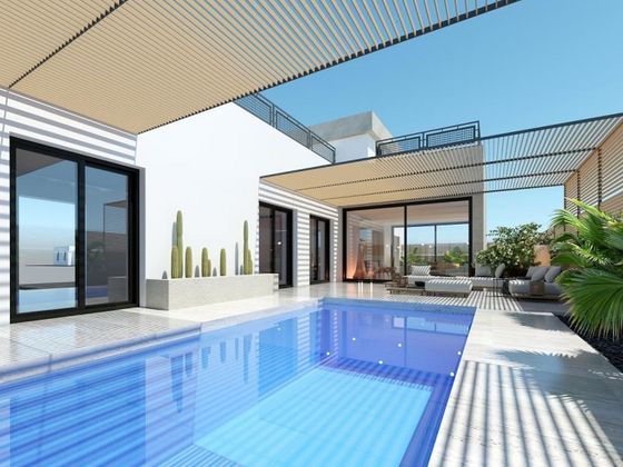 Foto 2 de Casa nueva en venta en calle Palometa de 4 habitaciones con piscina y jardín