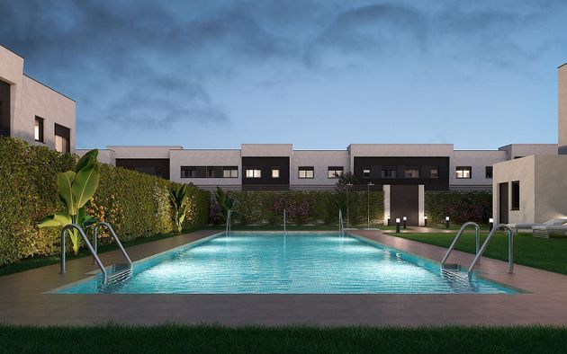 Foto 1 de Casa nova en venda a calle Arquímedes de 3 habitacions amb piscina i jardí