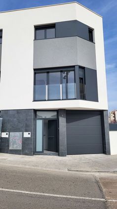 Foto 2 de Casa nova en venda a calle Espines de 4 habitacions amb jardí i aire acondicionat