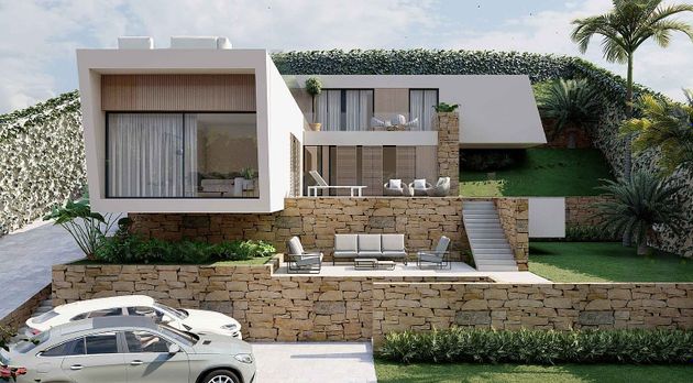 Foto 1 de Casa nueva en venta en calle De Francia de 4 habitaciones con piscina y jardín