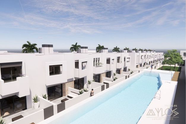 Foto 1 de Casa nova en venda a calle San José de 3 habitacions amb piscina i jardí