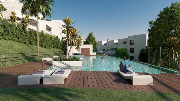 Foto 2 de Piso nuevo en venta en Casares de 4 habitaciones con piscina y jardín