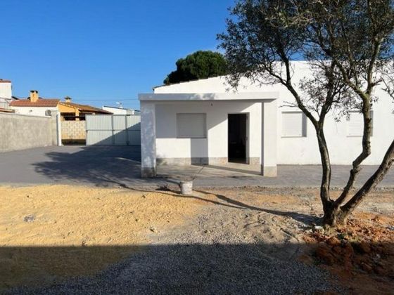 Foto 2 de Casa nova en venda a calle Del Manzanares Pinar de Los Franceses de 2 habitacions amb jardí