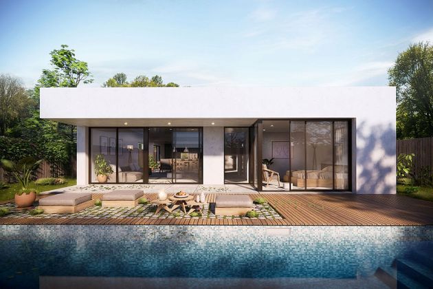 Foto 1 de Casa nova en venda a calle De Begues de 3 habitacions amb piscina i jardí