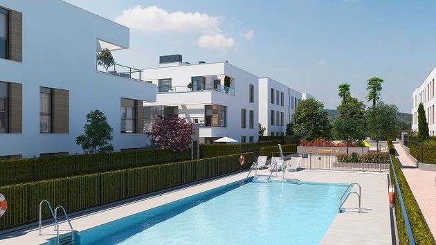 Foto 2 de Piso nuevo en venta en calle La Gioconda de 3 habitaciones con piscina y jardín